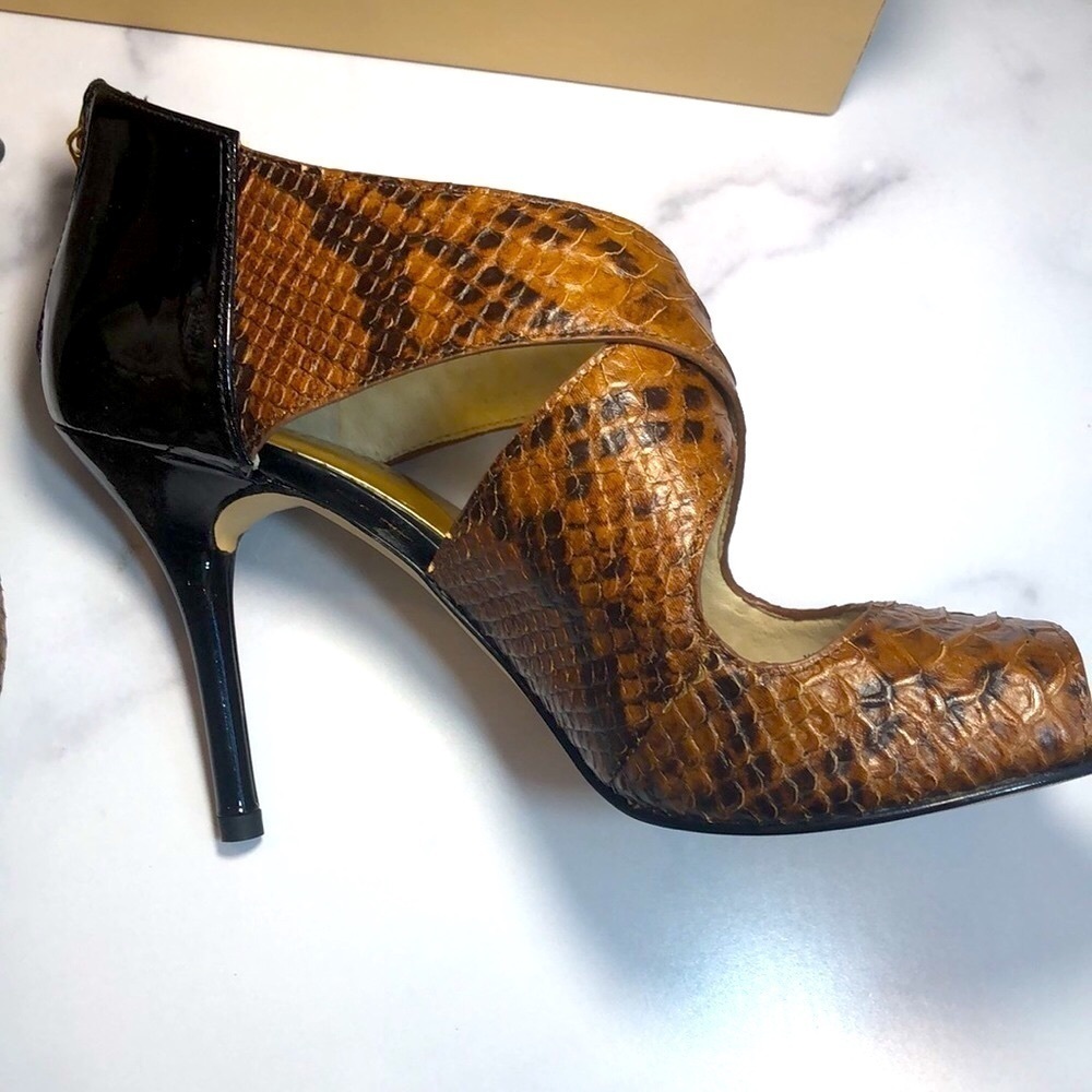 Michael Michael Kors Black Patent Leather Snakeskin Print Zip Back Heels 8 NIB